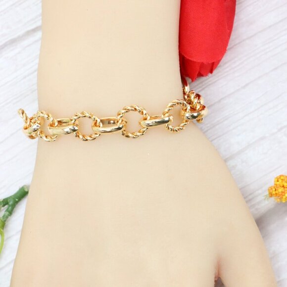 "Trendy Handmade Bracelet – A Thoughtful Gift for Girls & Women | UNVRC1593 - Picture 3 of 10